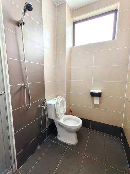 Rumah percutian 15-19pax Semid Near Highwy W/pool Table&karaoke Ipoh
