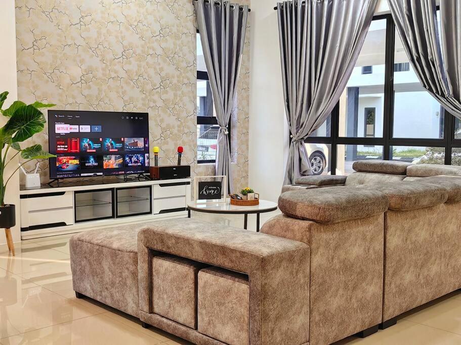 15-19pax Semid Near Highwy W/pool Table&karaoke Ipoh